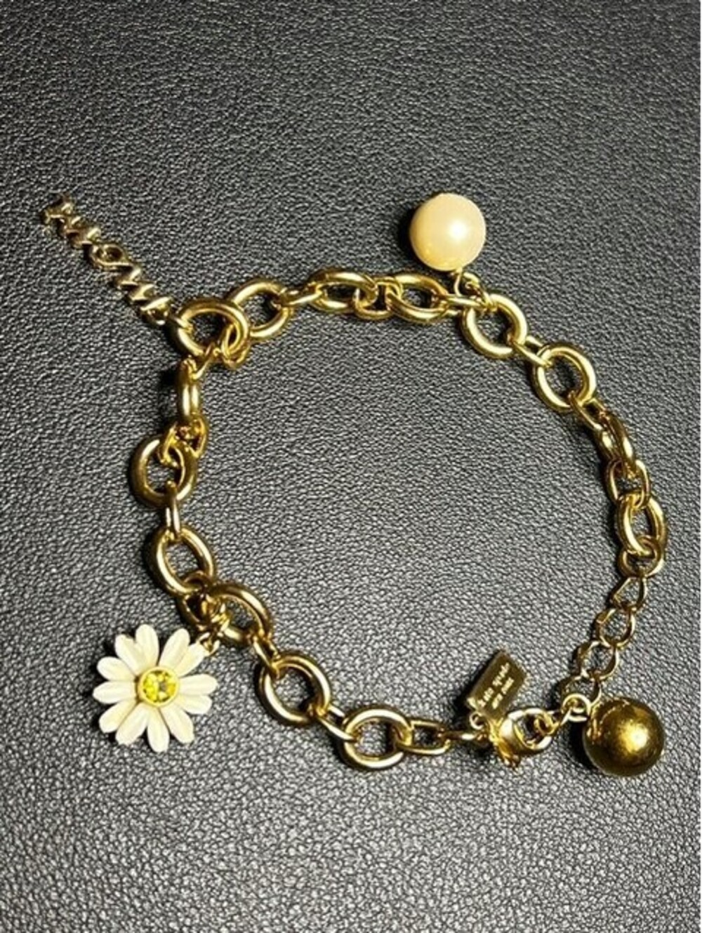 B7004 Kate Spade New York Daisy Pearl Charm Bracelet Gold Tone Adjustable